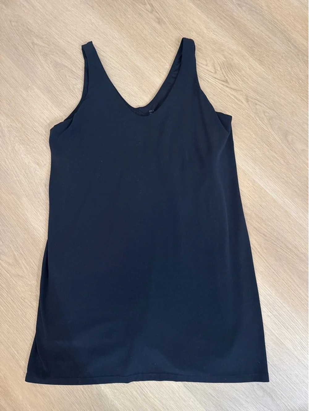 Athleta Transcend Dress Sleeveless V Neck Lightweight Stretch Travel